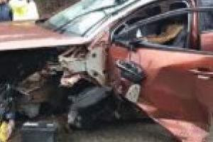 Impact violent în zona Lupac! Două şoferiţe rănite uşor