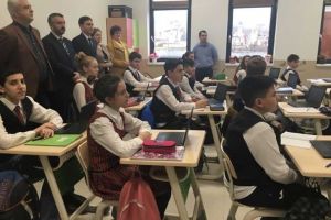 LIVE VIDEO| Prezentarea oficială a Școlii Gimnaziale Ciugud – prima şcoală şcoală smart din mediul rural din România. „Nu lăsaţi să piară şcoala de la ţară!”