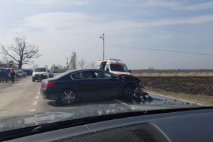 Accident grav langa Manastirea Ghighiu. Doua masini s-au facut zob, una s-a rasturnat in camp
