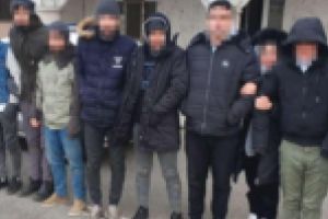 Vigilenţă maximă: Trei grupuri de migranţi au fost depistate de poliţişti în Armeniş, comuna natală a ministrului Vela