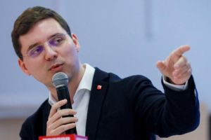 Europarlamentarul Victor Negrescu şi-a redeschis biroul din Alba Iulia