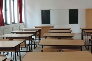 Se amână simulările examenelor naţionale, iar înscrierea în clasa pregătitoare se face doar online