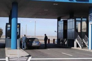 Scandal în vama Cenad. Mai mulţi romi veniţi din Italia au refuzat să intre în carantină