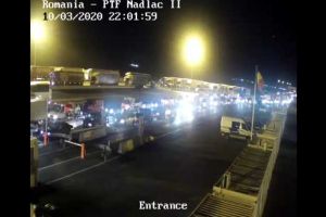 COADĂ din SUTE de maşini, cu români care se intorc acasa, aşteaptă să intre în ţară, prin vama Nădlac II