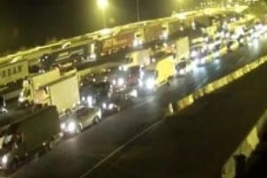 CORONAVIRUS. Aradul, sub asediul românilor care se întorc acasă. Peste 11.000 de persoane intrate în ţară în 24 de ore, dar foarte puţine intrate în carantină