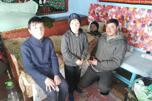 FOTO Povestea unui tânăr din Botoşani pe care necazurile l-au lovit constant. Cum a ajuns Ioan, la 25 de ani, să aibă grijă de toată familia sa