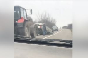 ACCIDENT pe un drum din judeţ! A ajuns cu ROȚILE-N SUS