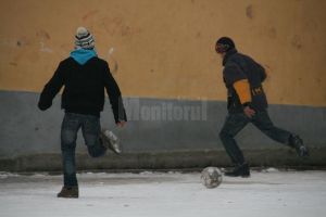 Peste 7.500 de copii suceveni au părinţi plecaţi „afară”