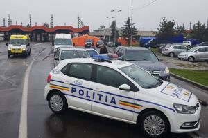 Nelinişte în Vama Borş: Românii care vin din Italia ar vrea să meargă acasă, autorităţile îi trimit în carantină. Cinci corturi amenajate, pentru trierea „italienilor”
