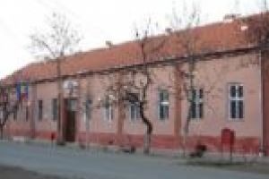 În ciuda pericolului, un bărbat din comuna Şag, izolat la domiciliu, nu a dorit să respecte regulile şi a mers revoltat la Primărie