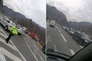 FOTO: Maşinile cu numere de Italia, oprite de poliţie pe Valea Oltului