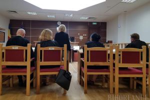 Justiţie pe sărite: Procese decalate, publicul la distanţă, arestaţi audiaţi prin videoconferinţă. Avocaţii din Bihor cer suspendarea dezbaterilor