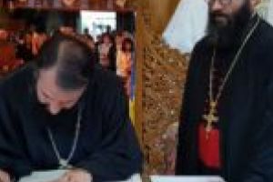 Preotul interzis în sutană din cauza flirturilor cu un homosexual şi-a reevaluat onoarea! Acum costă 2 miliarde!
