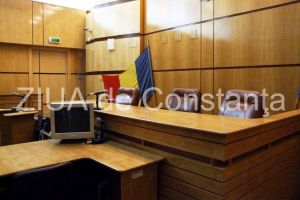 Constantean decedat in razboi, dar nedeclarat mort in instanta. Nepoata nu indeplinise formalitatile privind citarea lui la ziar