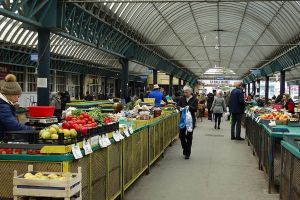 Viaţa merge mai departe…Pieţarii şi coronavirusul