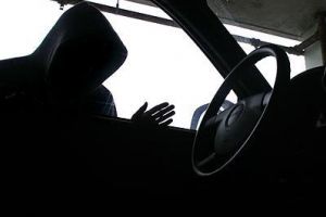 Adolescent de 17 ani, reţinut de poliţiştii botoşăneni. A încercat să fure din trei maşini
