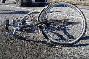 Biciclist acroşat de un autoturism la Odorheiu Secuiesc, pe strada Rakoczi Ferenc