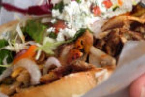 Măsuri riguroase luate de reprezentanţii Șiş Kebab! Dezinfectant şi şerveţele antibacteriene puse la dispoziţia clienţilor