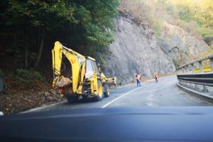 Drumarii nu stau acasă – Pe Valea Oltului au loc lucrări de reparaţie