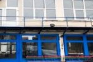 Carantină! Cinci persoane sunt izolate în centrul amenajat în mijlocul municipiului Lugoj, unde condiţiile sunt mizerabile