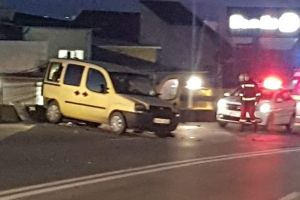 Bărbat întors din Italia, care era izolat 14 zile, beat la volan, a făcut accident