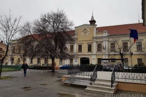 Consiliul Judeţean Bihor suspendă activitatea cu publicul! Şi alte instituţii le cer bihorenilor să treacă online
