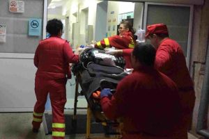 Adolescent din Botoşani, la un pas de moarte. A fost electrocutat, după ce s-a urcat pe un stâlp de electricitate