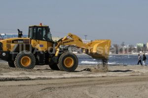 Inspectorii de la Directia Apelor Romane verifica existenta unor depozite de deseuri pe plajele de pe litoral