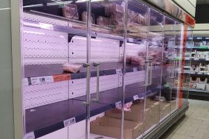 Coronavirusul goleşte magazinele