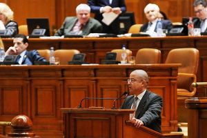 Parlamentul a decis: în cazul închiderii şcolilor, unul dintre părinţi poate sta acasă. Legea trebuie promulgata de preşedinte