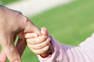 150 de euro pentru părinţi dacă angajează bone