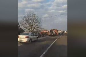 O maşină a intrat într-un cap de pod la Uriu. Un om a murit şi alţi trei sunt răniţi