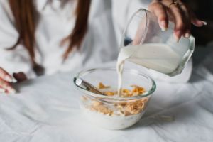 Suprafeţele pe care noul coronavirus trăieşte cel mai mult. Le găsim peste tot şi nu le putem evita oricât am încerca