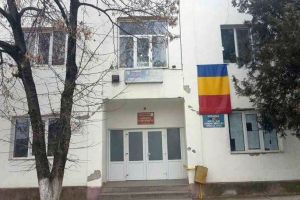 Contabilul unei primării din Alba, care a falsificat semnătura primarului, trimis în judecată pentru uzurparea funcţiei