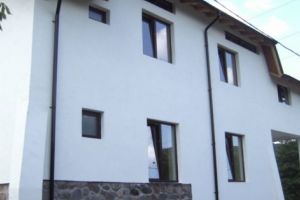 LA CORBENI, CARANTINĂ LÂNGĂ CASA LUI CALINIC?