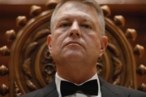 Traim o gluma proasta! Iohannis l-a numit premier tot pe Orban (respins de CCR), dar Orban e in carantina!