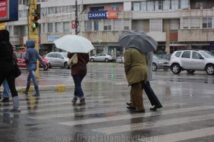 Vremea se va răci şi sunt aşteptate precipitaţii mixte