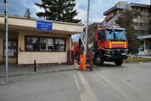 Cort pentru triajul epidemiologic al pacienţilor şi la Spitalul Clinic pentru Copii din Braşov