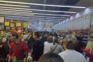 JUDECAŢI CÂND CUMPĂRAŢI