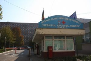 Corturi pentru triajul pacienţilor la Spitalul Clinic Judeţean de Urgenţă