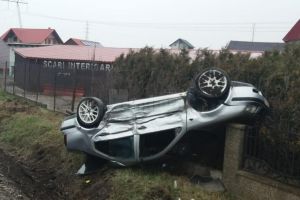 Cinci persoane implicate într-un accident cu două autoturisme, la Cumpărătura