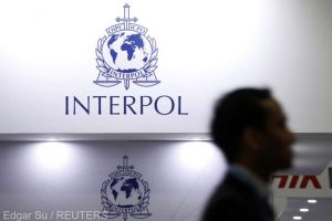 Interpol avertizează că escrocii folosesc temerile COVID-19 pentru a înşela oamenii