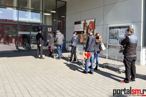 Acces restricţionat la Kaufland Satu Mare: intră doar 5 persoane o dată!