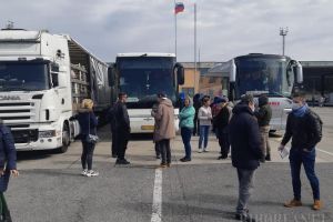 Patru şoferi din Oradea, blocaţi de aproape două zile la graniţa Italiei cu Slovenia (VIDEO)
