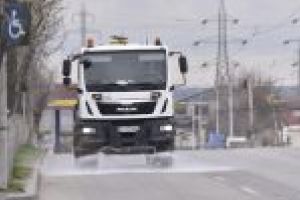 Primăria Craiova: Străzile din Craiova sunt spălate şi dezinfectate cu clor! Salubritatea dezinfectează creşele, şcolile şi grădiniţele