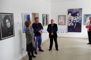 Botoşăneanul care a renunţat la o afacere de succes pentru pictură îşi expune creaţiile la Cluj