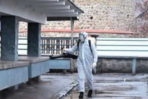 Coronavirus: A inceput dezinfectia si in locurile publice din Baia Mare (FOTO)