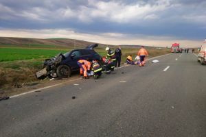 Accident rutier grav in judetul Vaslui. Patru victime au decedat. Implicate un utilaj hipo si un autoturism