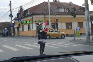 VIDEO FOTO Imaginile zilei la Sibiu în vremea coronavirusului – Spectacol într-o intersecţie