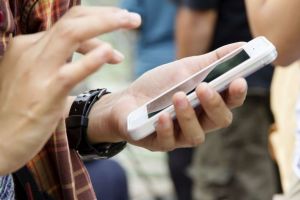 UTIL. Numărul de telefon la care pot suna oamenii aflaţi în carantină la Satu Mare